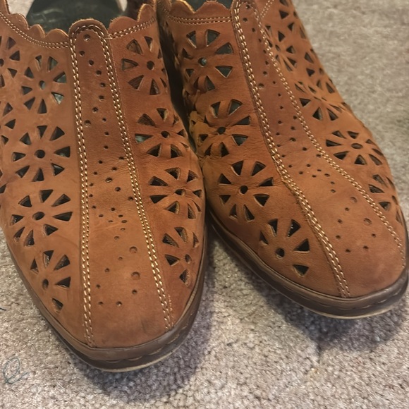 Sandals & Shoes - Picture 10 of 11